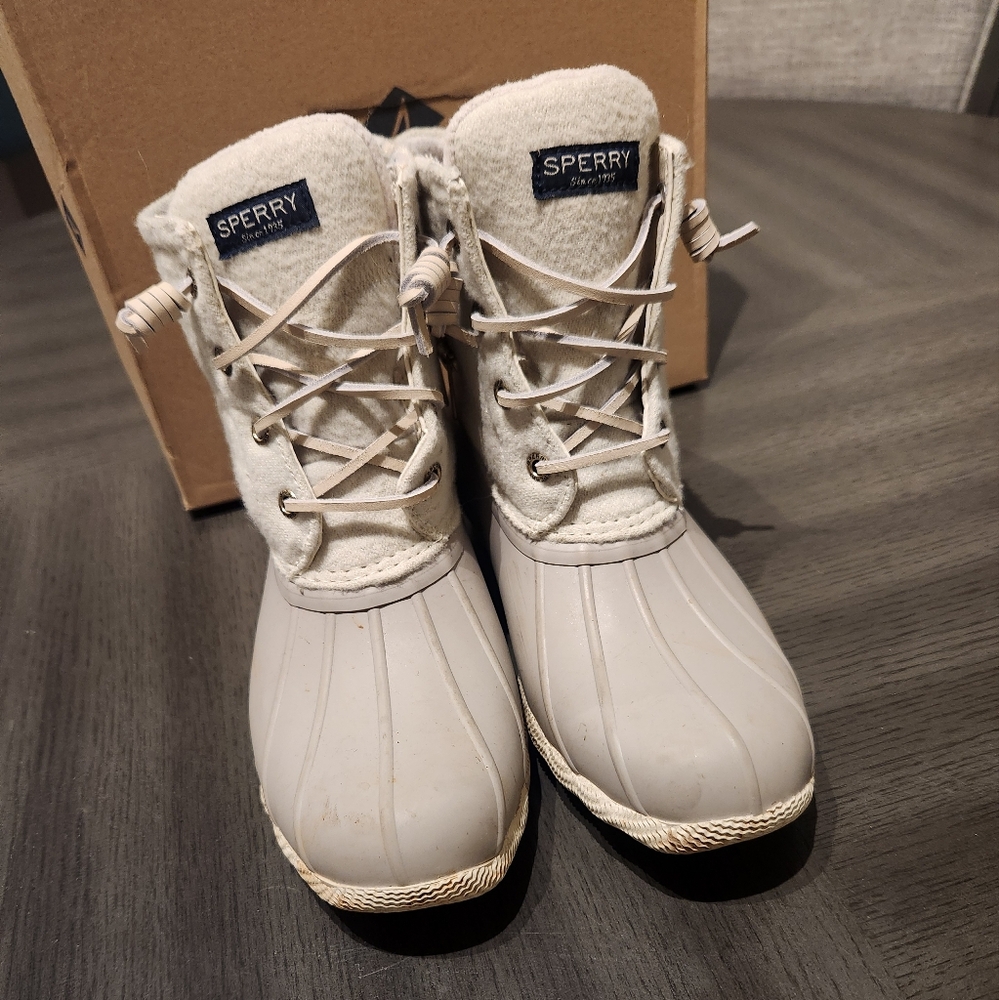 6.5 Sperry Duck Boots gray